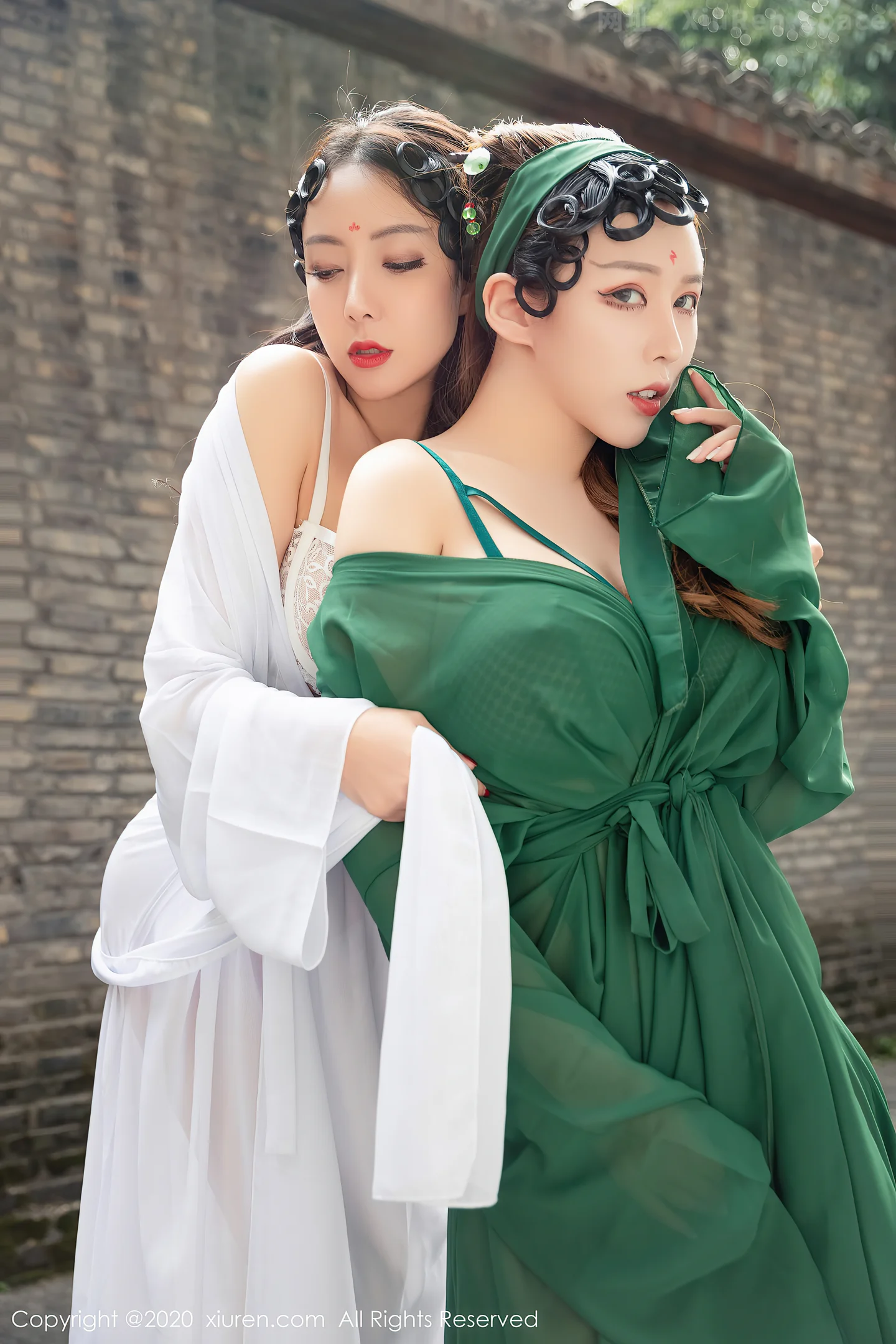 图片[5]-[XiuRen秀人网] 2021.04.10 VOL.2913_女神尤妮丝＆果儿Victoria演绎青白蛇主题私房内衣诱惑写真57P-秀人网官方网站